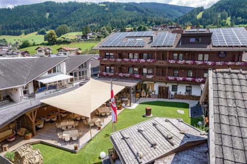 Nespecifikovaný výhled na hory nebo výhled na hory při pohledu z hotelu