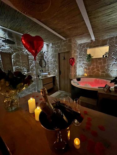 Fotografie z fotogalerie ubytování Les Spas de la mer, Suite & Spa, Love room, Plein Cœur du Grau v destinaci Le Grau-du-Roi