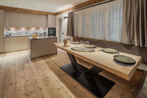 Кухня или мини-кухня в Chalet Socrepes - Dolomiti Skyline
