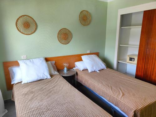 Apartamento en Roses, 2ª línea de playa, con terraza, WIFI y parking comunitario - ES-258-31