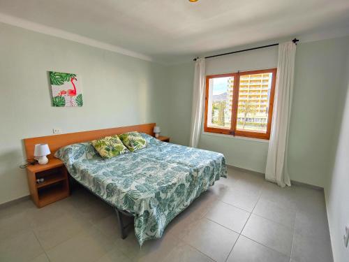 Apartamento en Roses, 2ª línea de playa, con terraza, WIFI y parking comunitario - ES-258-31