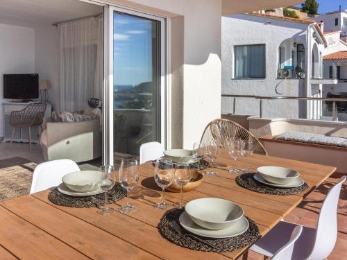 Appartement rénové avec terrasse et piscine