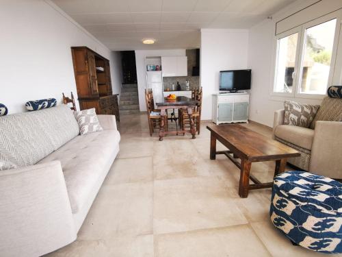 Appartement rénové avec terrasse et piscine