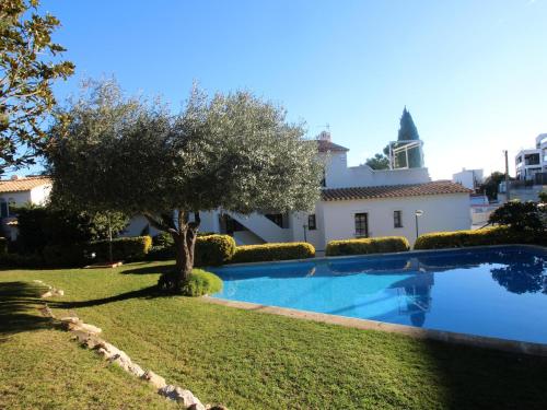 Apartamento luminoso en Llançà con piscina comunitaria, cerca de la playa - ES-228-22