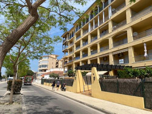 Appartement à Roses : 1km de la plage, piscine, parking, WIFI, quartier calme