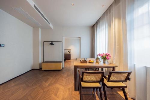 a dining room with a table and chairs and a chalkboard at Yi Nian · Fangcun Hotel in Nanchang