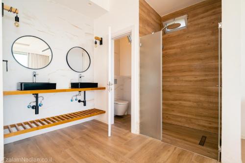 Ένα μπάνιο στο Ashkelon Beachfront Villa