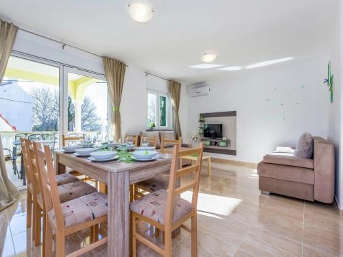 Contemporary Holiday Home in Dramalj with Swimming Pool