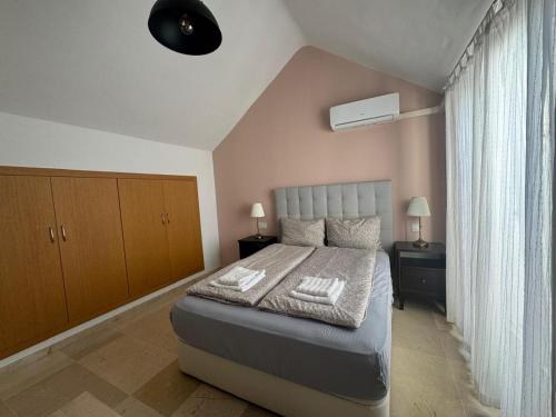 a bedroom with a bed with two towels on it at Casa Rosa Nova in Marbella
