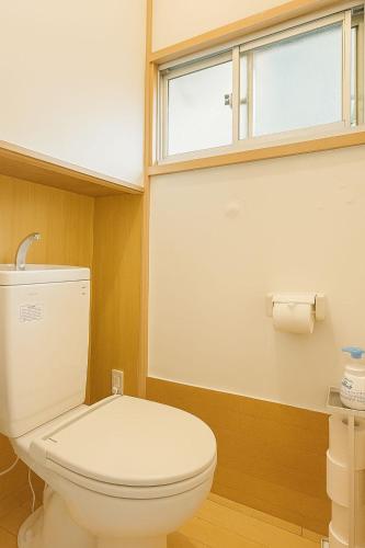 a bathroom with a white toilet and a window at shibuya sakaraku-SY0027 in Tokyo