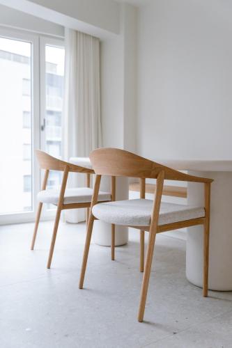 a wooden chair and a table in a room at La Brise Marine in Ostend