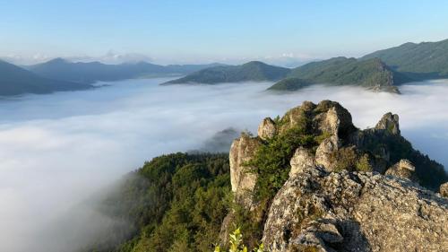 a mountain top with a sea of clouds at Apartmán Denali in Súľov