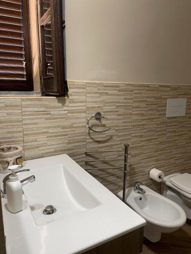 a bathroom with a sink and a toilet at Al Castello in San Marco dʼAlunzio