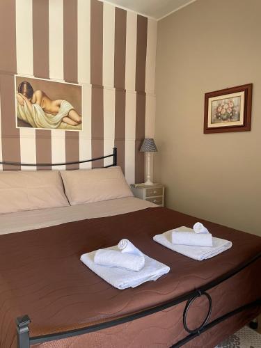 a bedroom with a bed with towels on it at Al Castello in San Marco dʼAlunzio