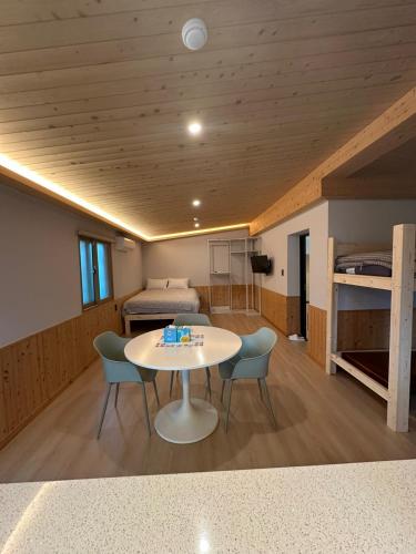 Кухня или мини-кухня в Seoul Station R Guesthouse
