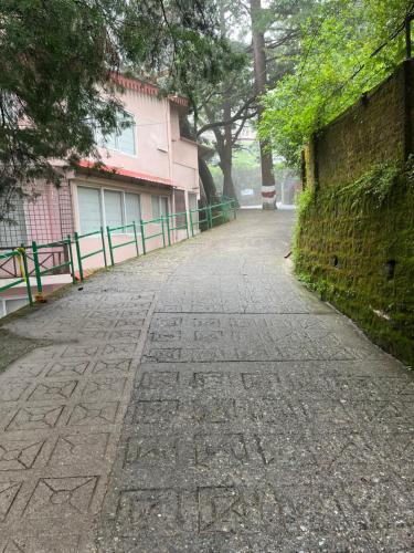 Φωτογραφία από το άλμπουμ του Heyan Cedar Woods Nainital σε Nainital