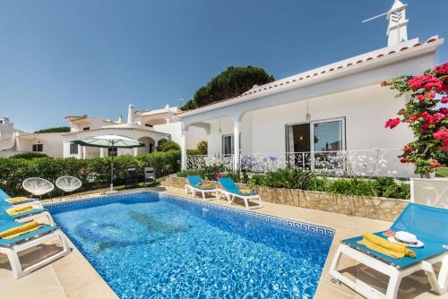 Charming Villa With Private Pool in Vibrant Vilamoura, Free AC and Wifi