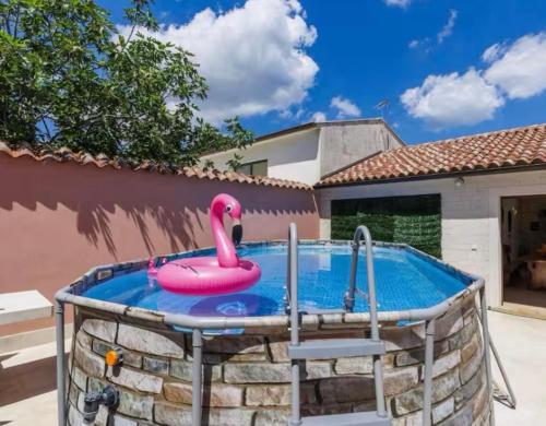 Bazén v ubytování Apartment Karlo, Heated pool, private parking nebo v jeho okolí