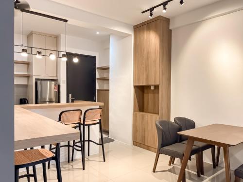 a kitchen and dining room with tables and chairs at Ipoh The Cove Hillside Stay 7 to 10 pax, 5 min to Ipoh Town in Ipoh