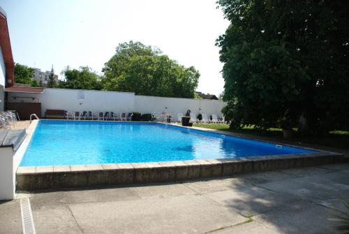 Bazén v ubytovaní Penzion St. Nicolaus alebo v jeho blízkosti
