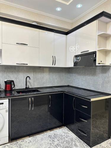 Kuchyň nebo kuchyňský kout v ubytování Spacious 3-Room Apt