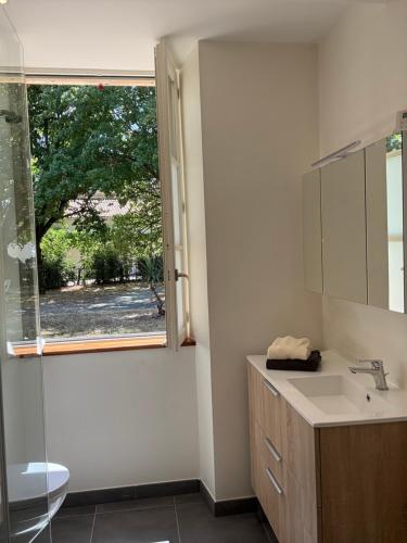 Ein Badezimmer in der Unterkunft La marmotte