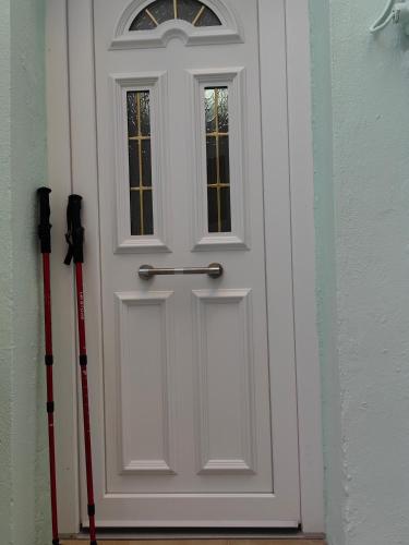 a white door with a window and two ski poles at Little Kristi in Palaiókastron