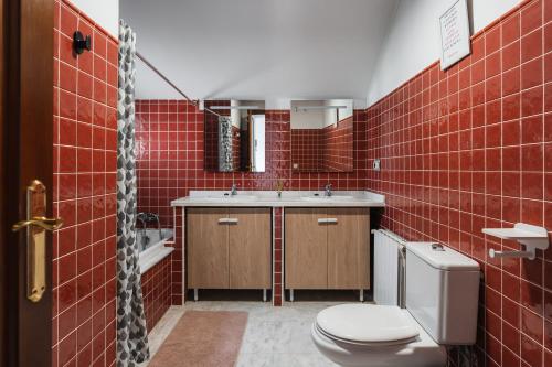 Ένα μπάνιο στο Home4u Granada Marymonte