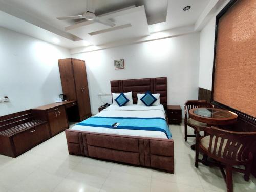 a bedroom with a bed and a table and a desk at Daanish Residency in Karol Bagh Delhi Near Ganga Ram Hospital in New Delhi