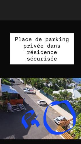 a picture of a street with a car parked on the road at Grand studio varangue lagon La Saline in Saint-Paul