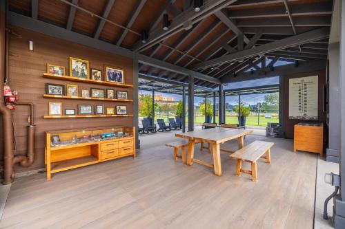 Fotografie z fotogalerie ubytování #Marbella Lane - Curated 5BR in Upscale RMV Haven v destinaci Ladera Ranch