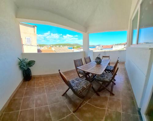 Tisno Summer Home Laterna