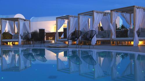 Bazén v ubytování Astro Palace Hotel & Suites nebo v jeho okolí