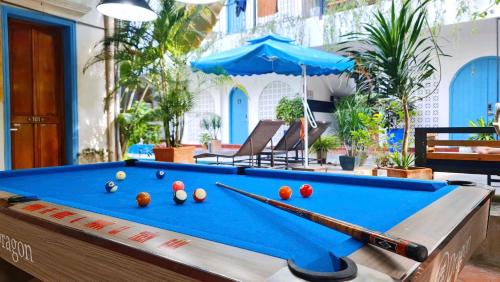 Meja biliard di SECRET GARDEN Hostel - WANDERNEST Cat Ba