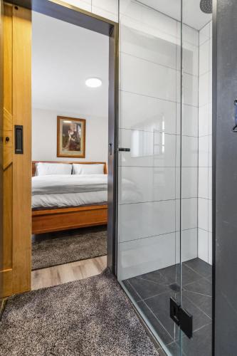 Ein Badezimmer in der Unterkunft Spacious Barossa Retreat with Balcony Views
