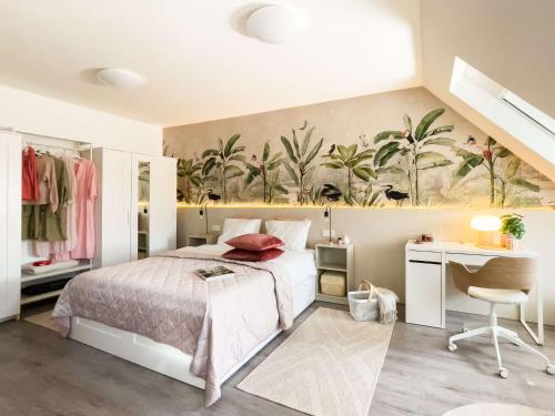 Palace Quarter 2 Peaceful Modern Central Top Floor Apartment