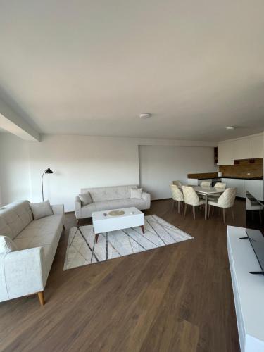 Skyline Apartment