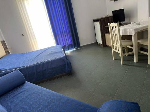 a bedroom with a bed and a table and a chair at Hotel Kupola in Spille