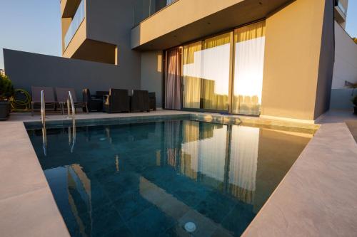 Bazén v ubytování Ionian Premium Villas nebo v jeho okolí