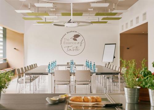 a conference room with a long table and chairs at Lufthansa Seeheim - More than a Conference Hotel in Seeheim-Jugenheim