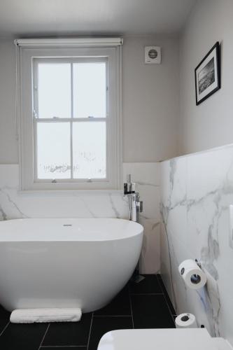 Un baño de Wingrove House