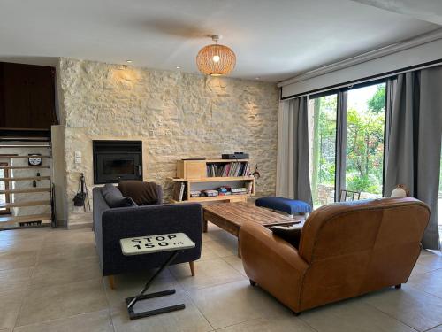 a living room with a couch and a table at Le Mas des Remparts in Vézénobres