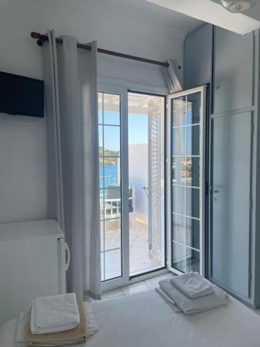 A bed or beds in a room at Agnàntema Portside Stays Skiathos