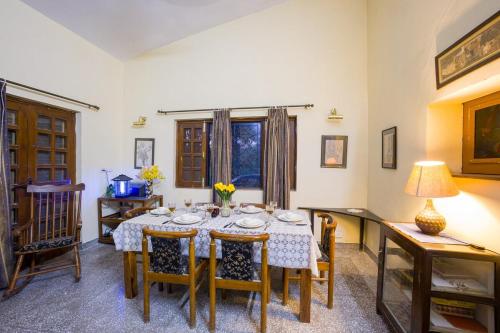 Φωτογραφία από το άλμπουμ του Sheilma 4 BHK Farmhouse With Private Pool Gazebos & Garden σε Faridabad