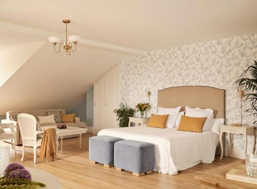 Кровать или кровати в номере Hotel Infanta Isabel by Recordis Hotels