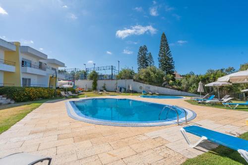 Foto dalla galleria di Apartamentos Santa Teresinha ad Alvor