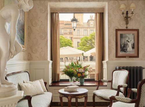 Гостиная зона в Hotel Infanta Isabel by Recordis Hotels