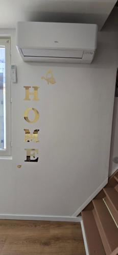 a room with a white wall with a ceiling at Sweet Escape -T1 bis romantique in Bourg-lès-Valence