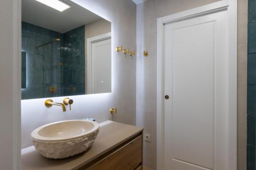 New and bright Triana Niebla Apartment in Seville