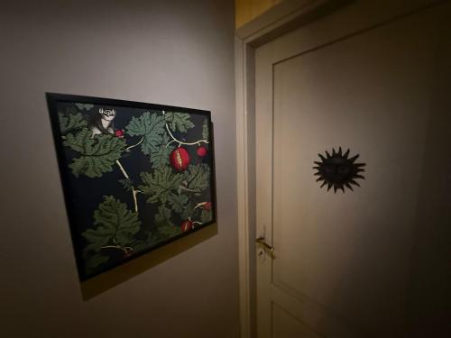 a picture hanging on a wall next to a door at JR HOME Apuania in Massa